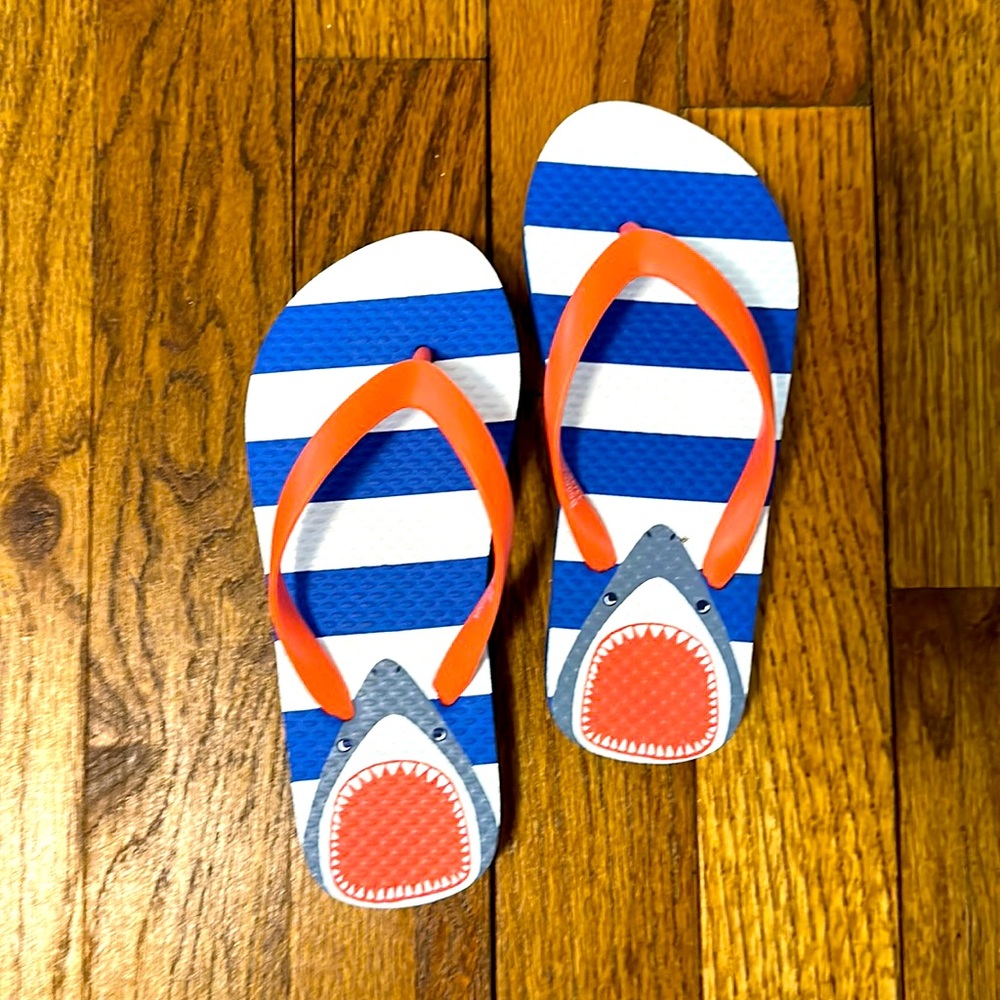 Boden boys shark flip flops - size 7.5